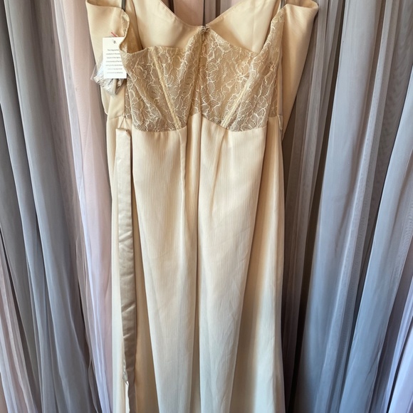 White by Vera Wang Cream Lace back dress NWT Size 26 - Picture 5 of 8